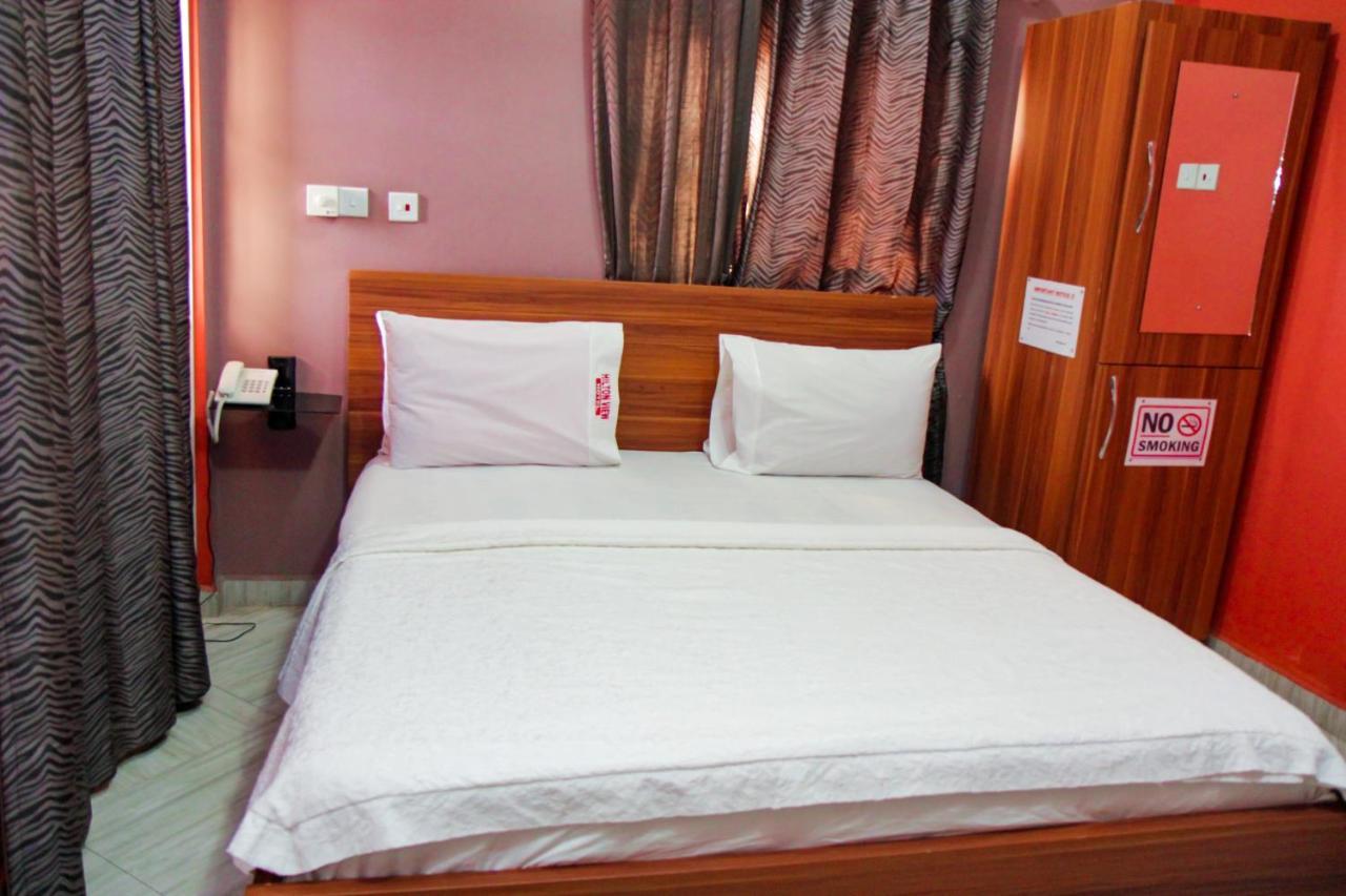 Ogbodjo Hilton View Hotel מראה חיצוני תמונה