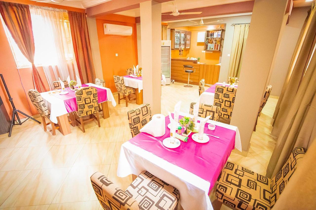 Ogbodjo Hilton View Hotel מראה חיצוני תמונה