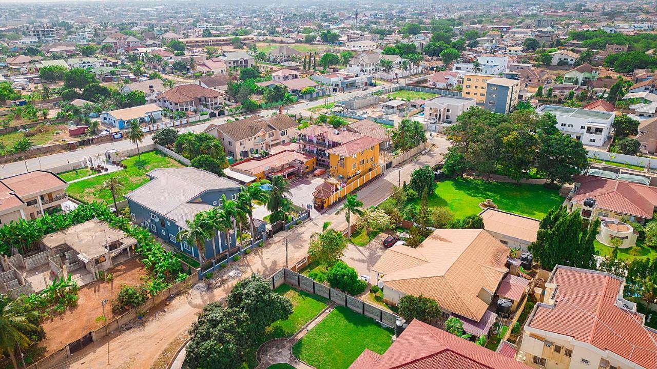 Ogbodjo Hilton View Hotel מראה חיצוני תמונה