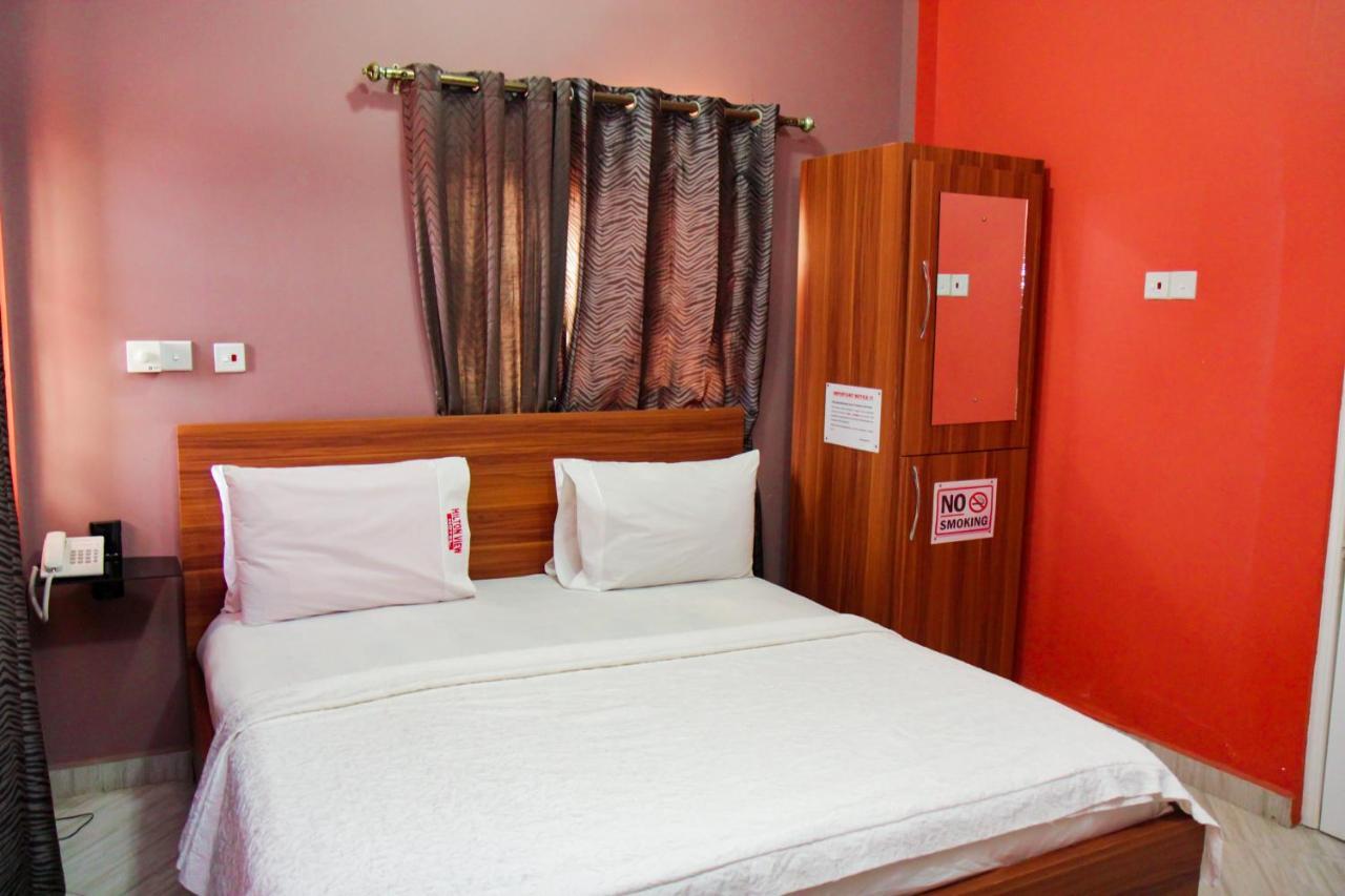 Ogbodjo Hilton View Hotel מראה חיצוני תמונה
