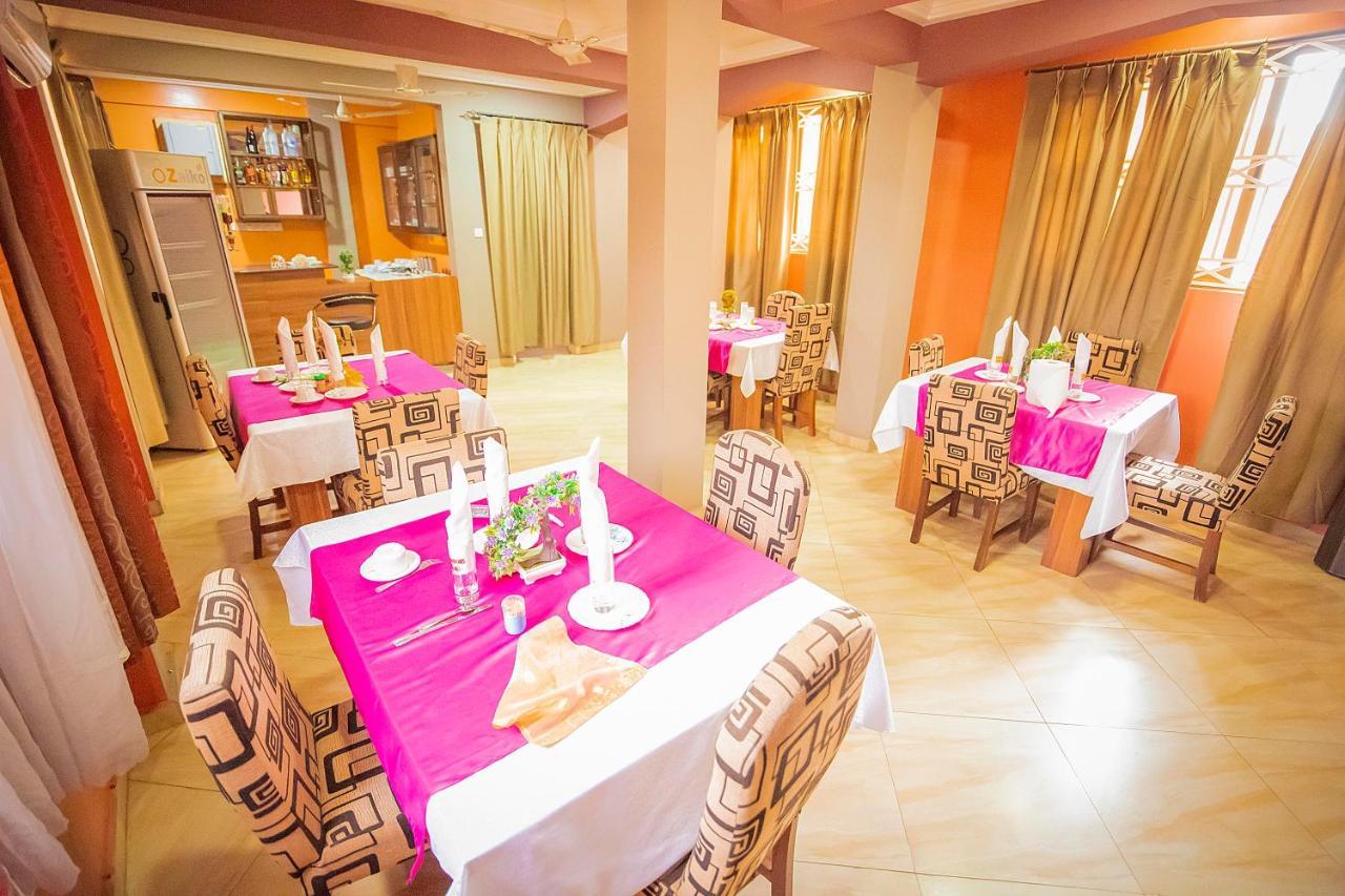 Ogbodjo Hilton View Hotel מראה חיצוני תמונה
